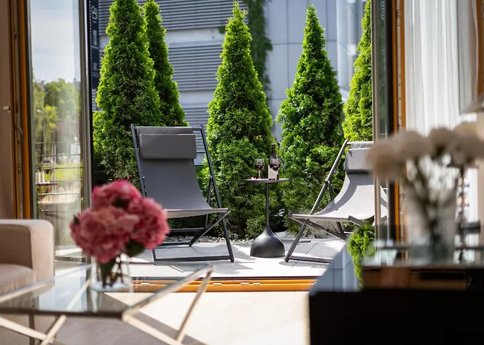 Glossy M54 شقة كراكوفيا